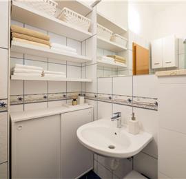 3 Bedroom Villa in Uvala Ljubljeva near Trogir, sleeps 6-7